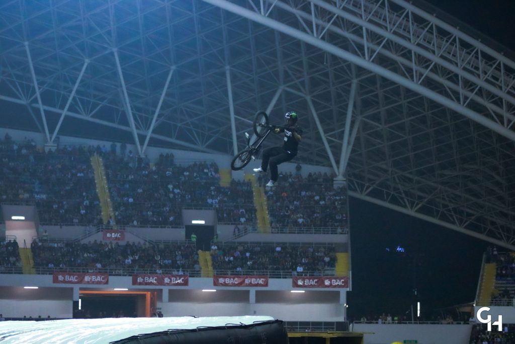 “Mincha” impacta en su debut y se lleva la corona de X-Knights 2025 3 WhatsApp Image 2025 03 16 at 8.28.02 PM